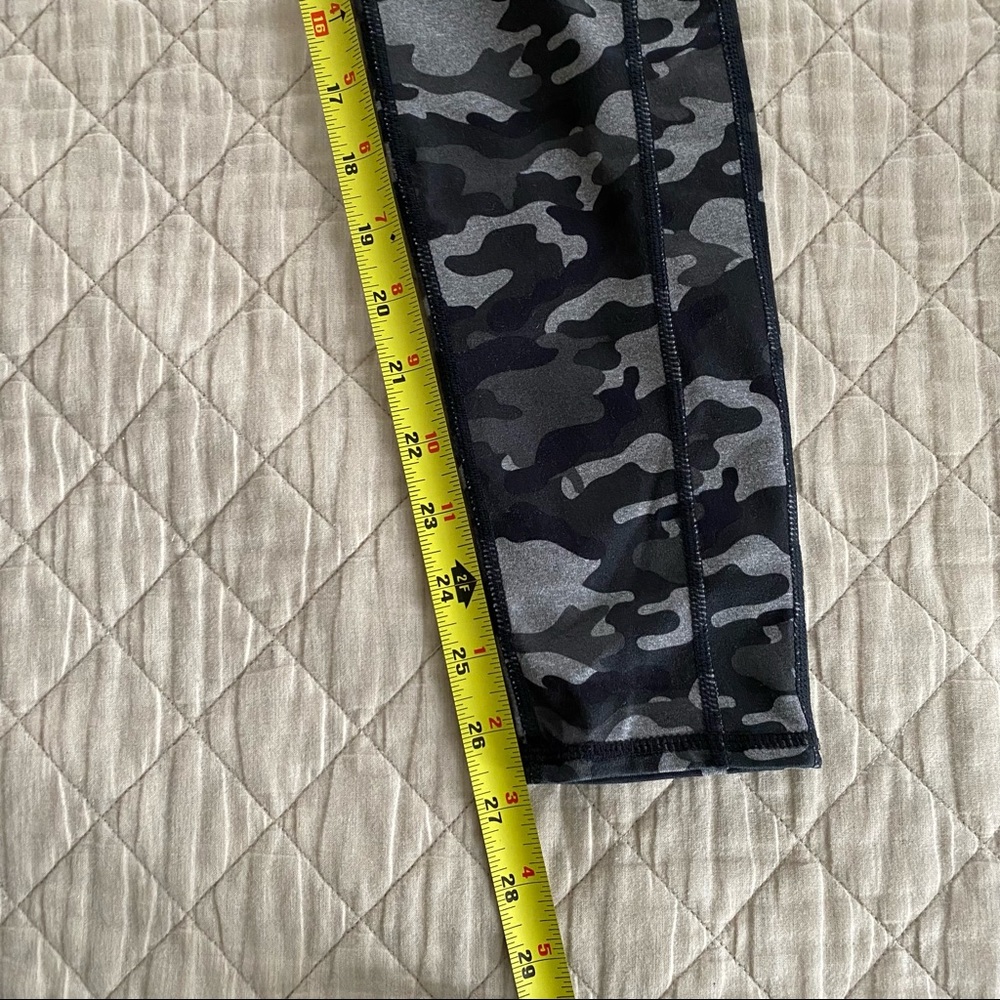 Fabletics Salar Compression Legging - Picture 2 of 3